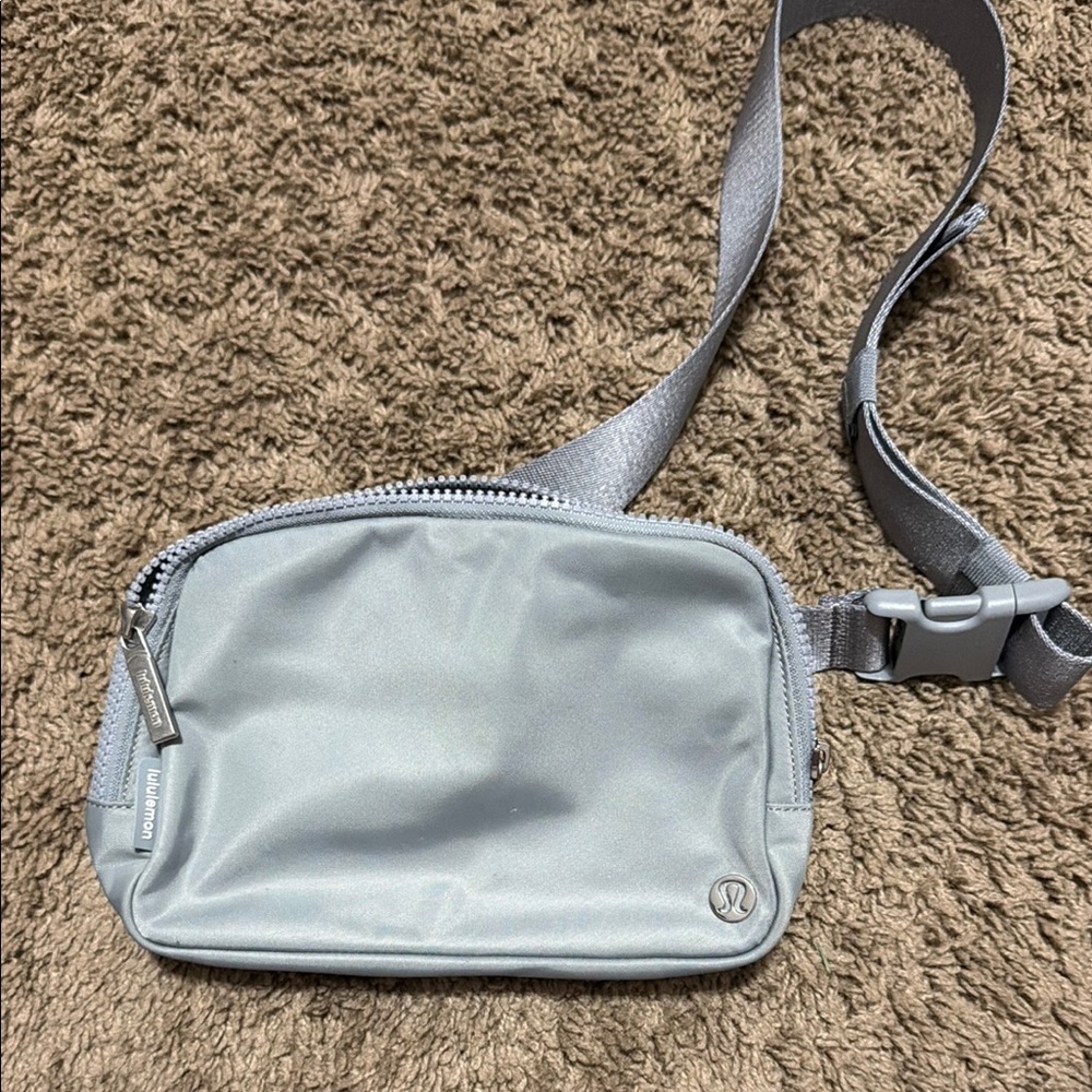 Lululemon belt bag 2L